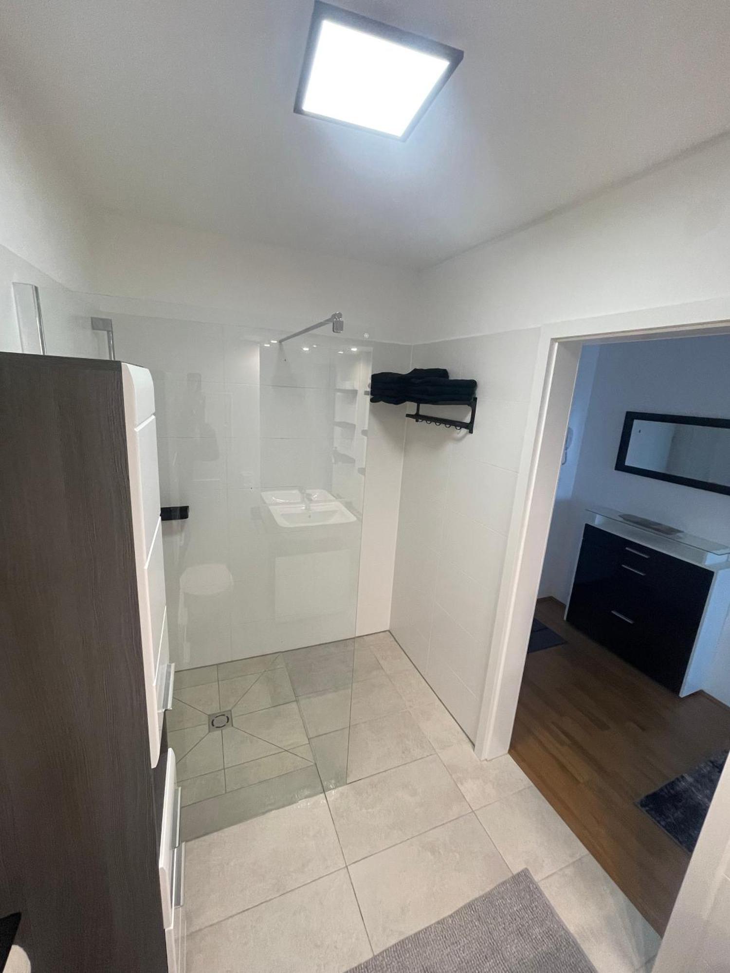 Luxusapartment Mit 40 Qm Terrasse, E-Parkplatz Und Parkplatz Грац Экстерьер фото