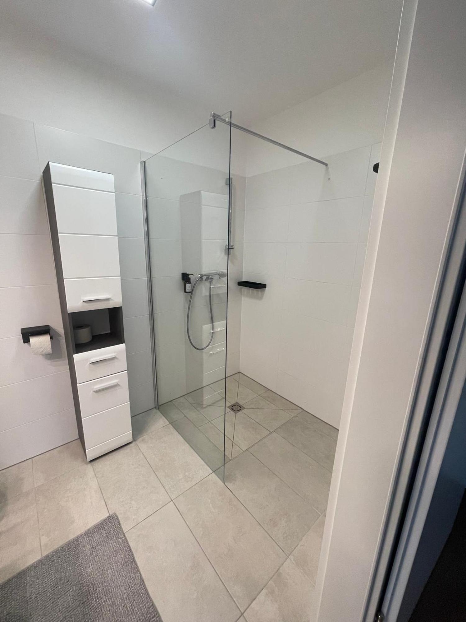 Luxusapartment Mit 40 Qm Terrasse, E-Parkplatz Und Parkplatz Грац Экстерьер фото